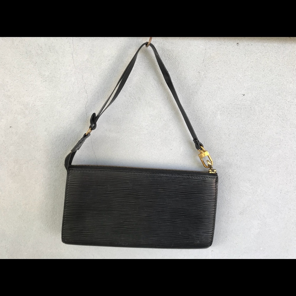 Louis Vuitton Black Epi Pochette